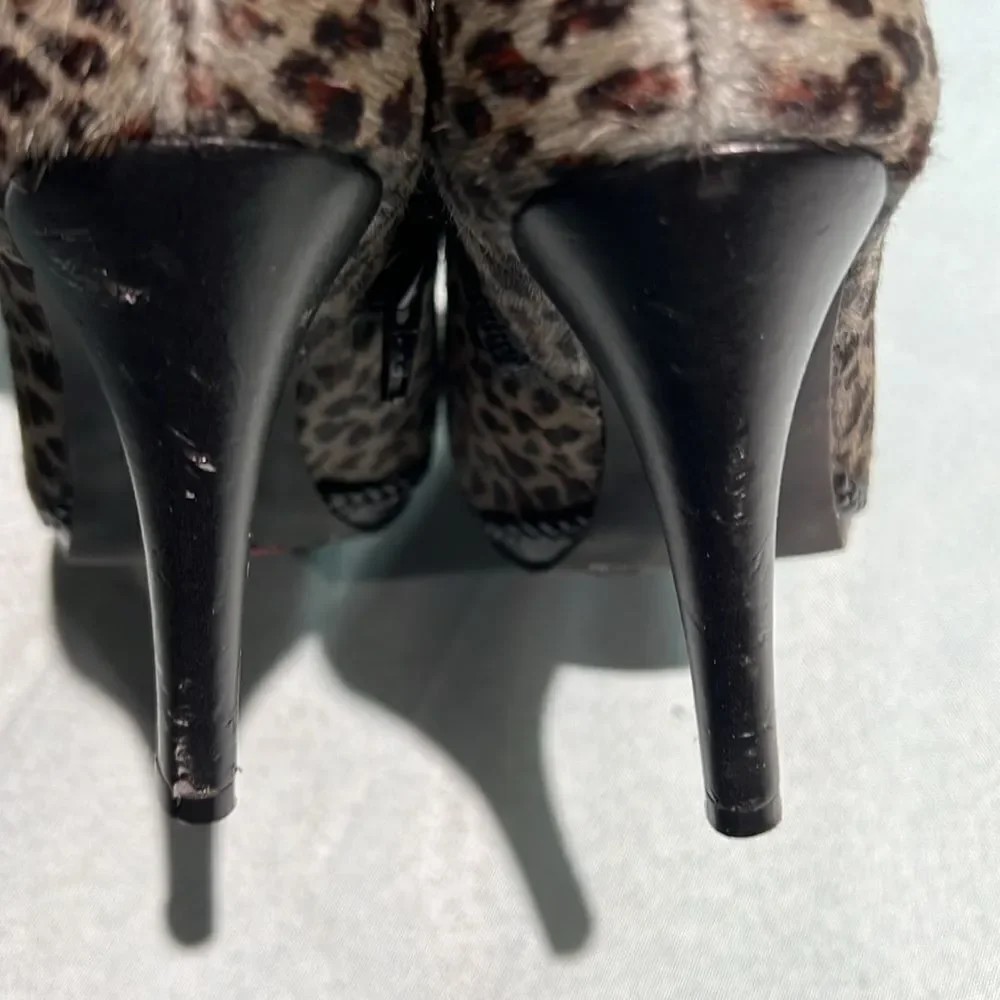 Antonio Melani Ankle Booties Leopard‎ Print Size 6.5.  B54